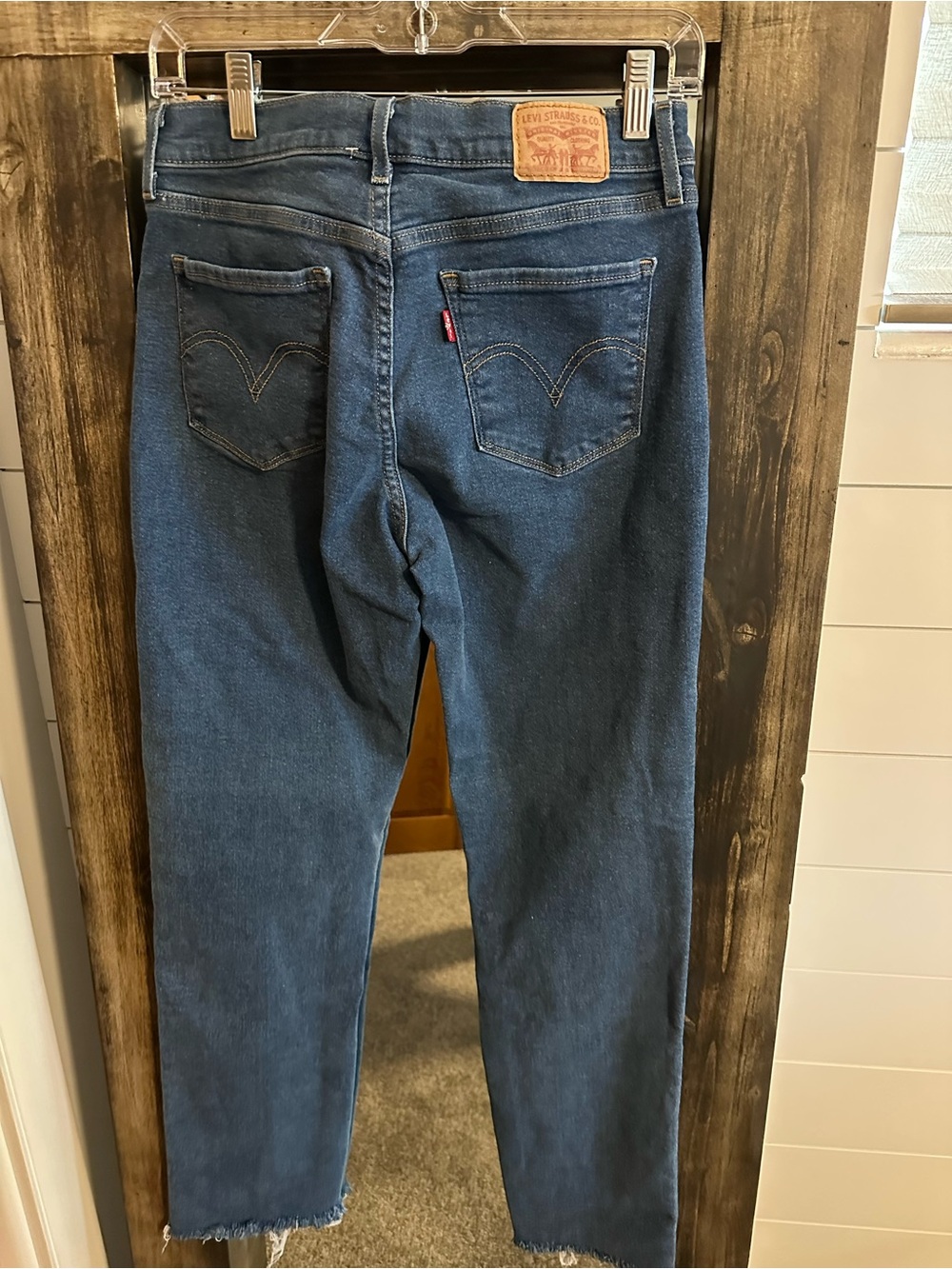 Levi’s Women’s W28 L32 Straight Jeans Dark Wash Stretch Raw Hem High Rise